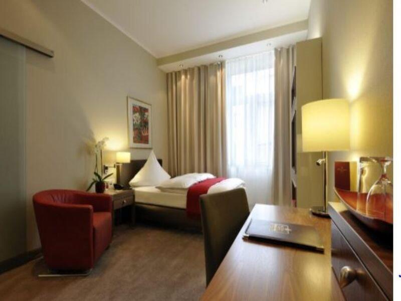 Kastens Hotel Luisenhof Hannover Luaran gambar A typical room at the hotel