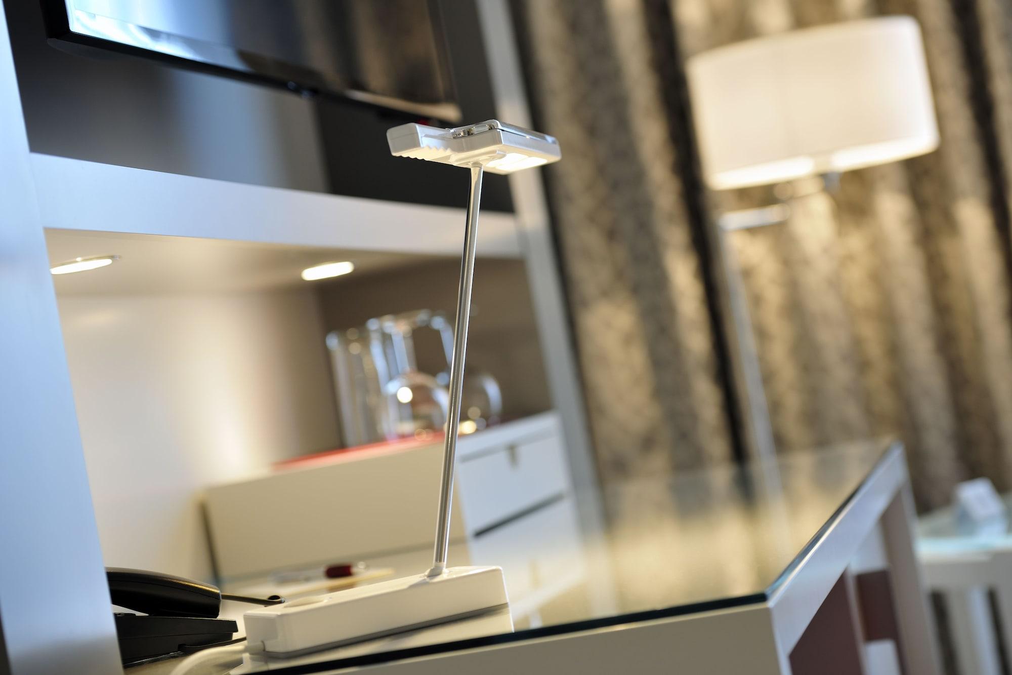 Kastens Hotel Luisenhof Hannover Luaran gambar A lamp