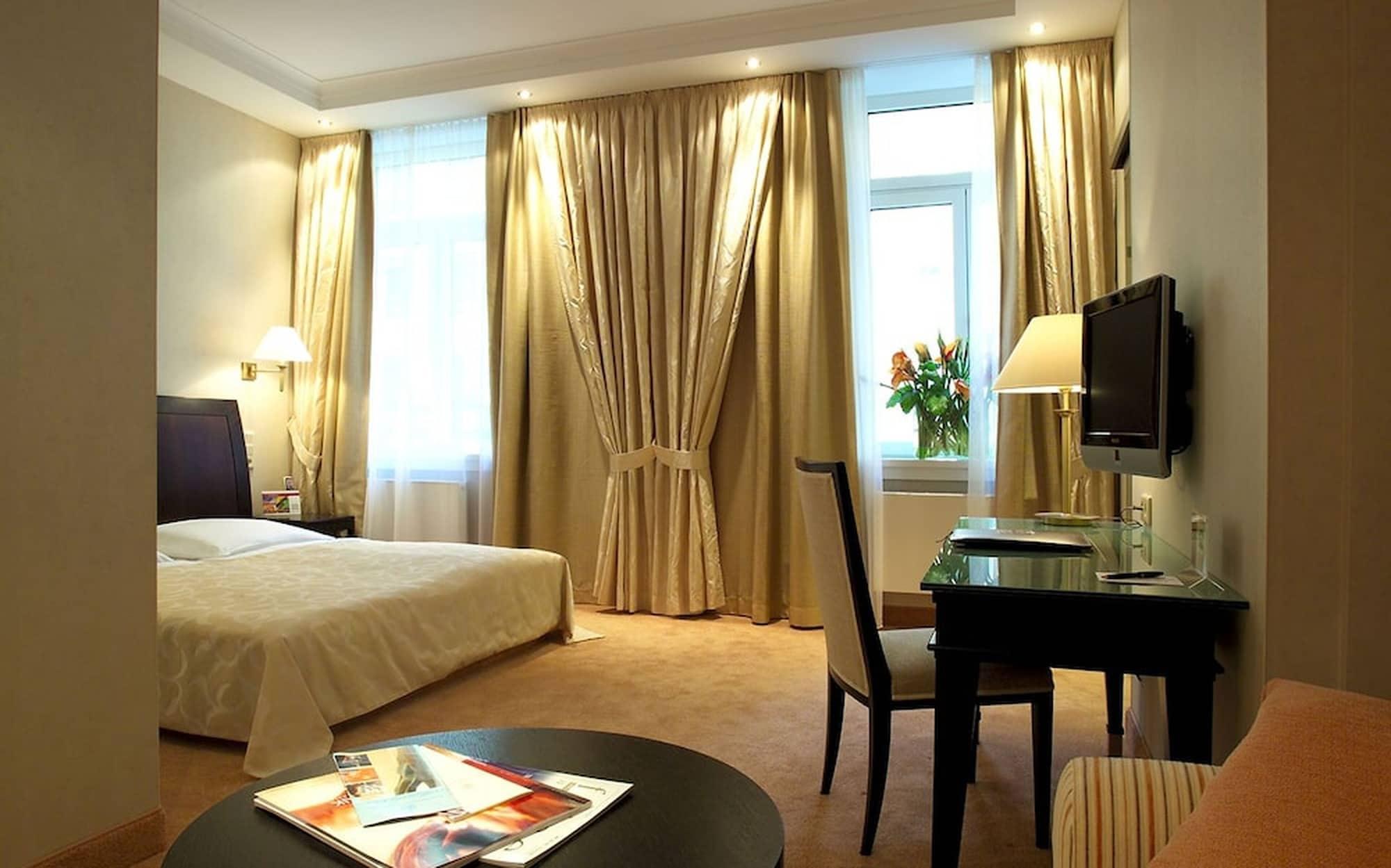 Kastens Hotel Luisenhof Hannover Luaran gambar A room at the Hotel de France