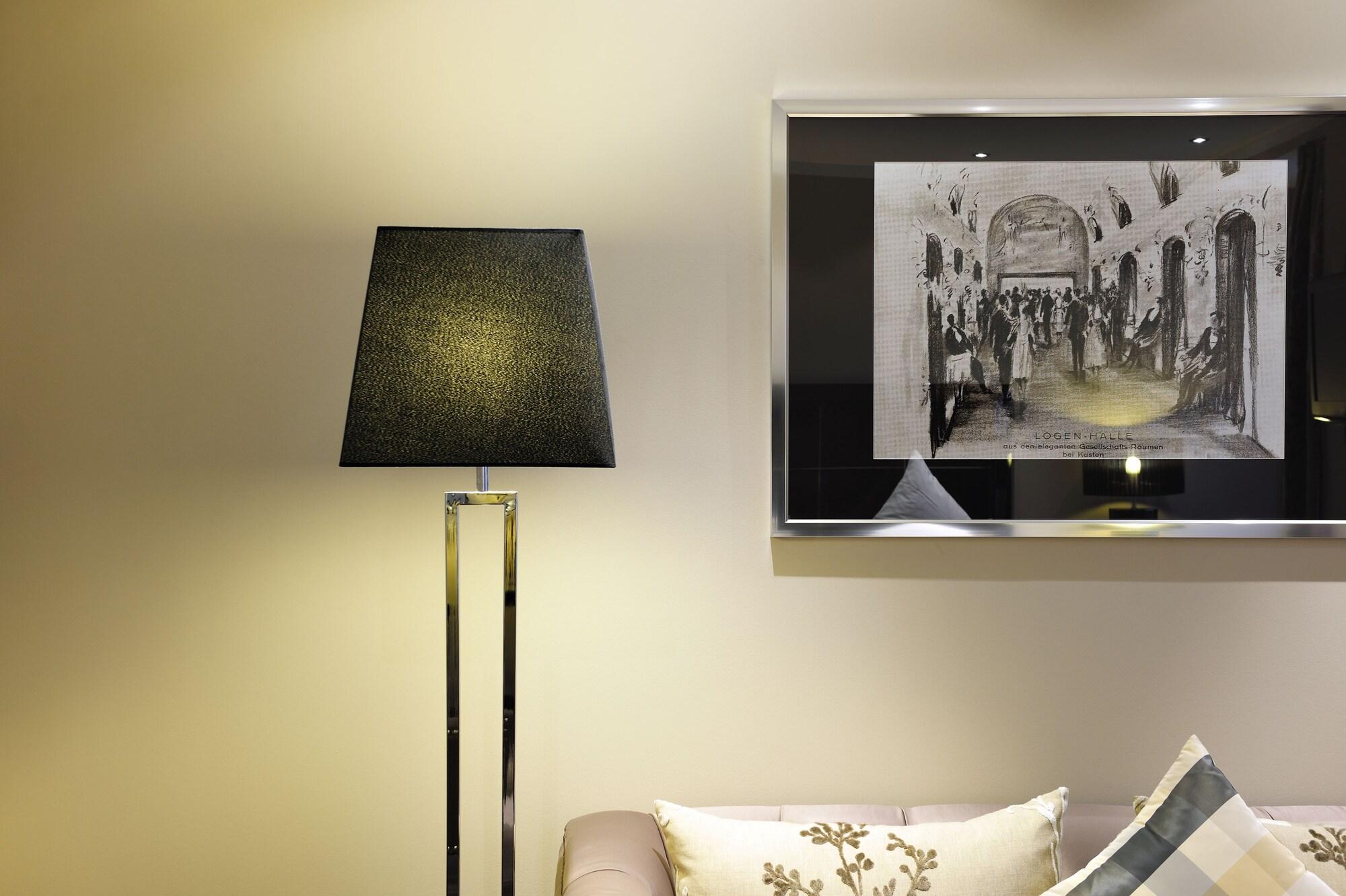 Kastens Hotel Luisenhof Hannover Luaran gambar A floor lamp