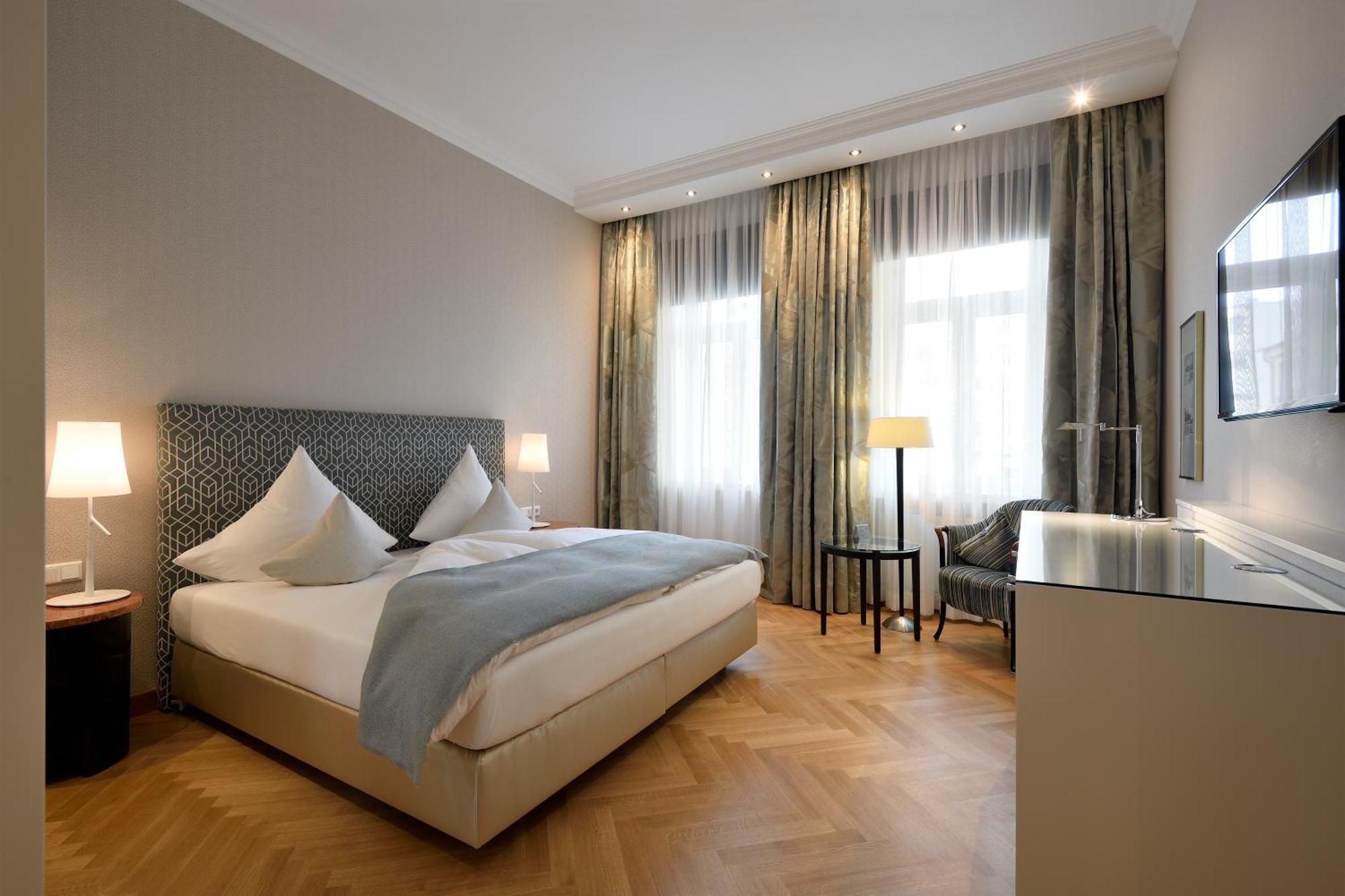 Kastens Hotel Luisenhof Hannover Luaran gambar A room at the Hotel Axelmannstein