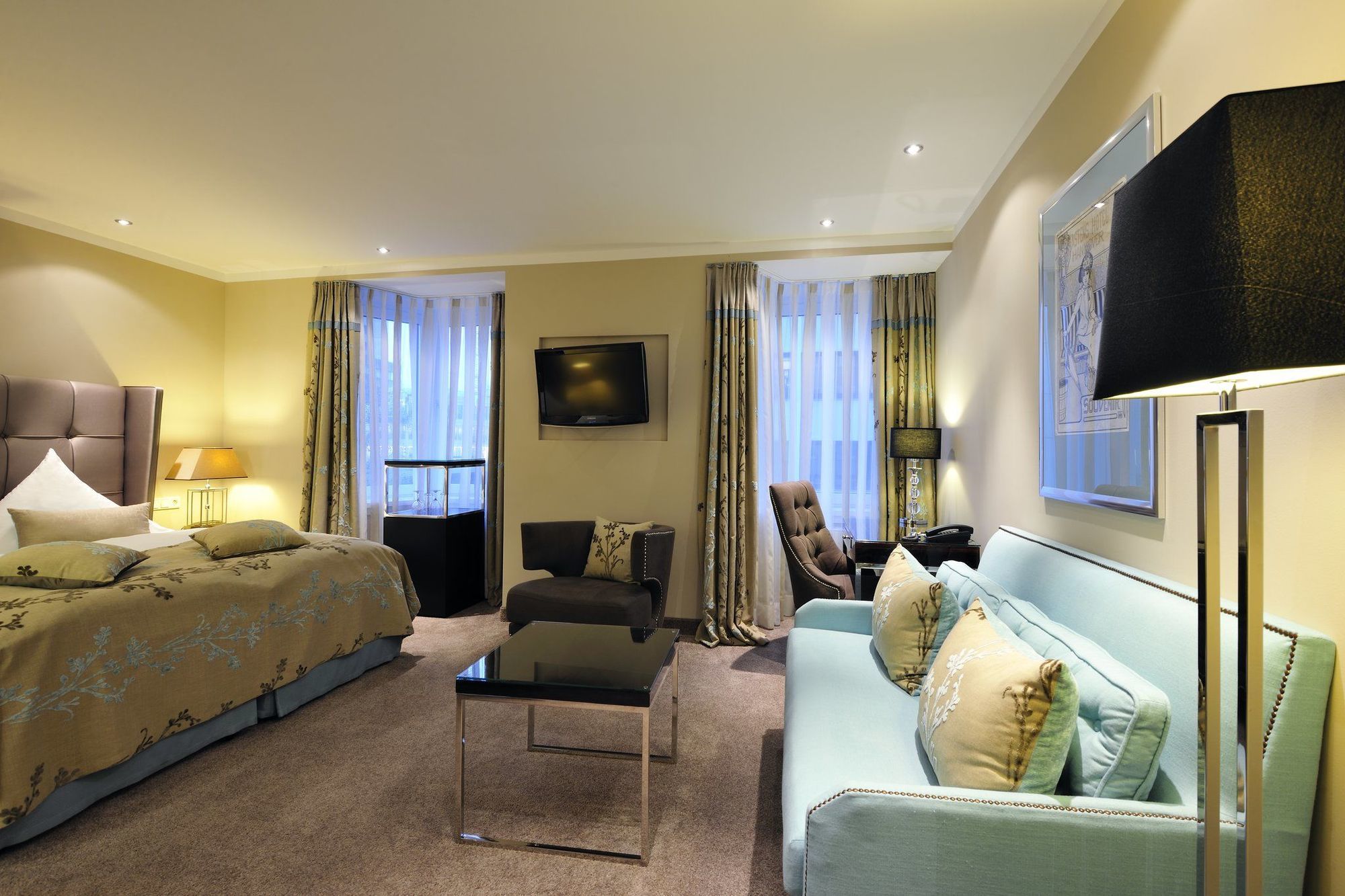 Kastens Hotel Luisenhof Hannover Luaran gambar A suite at the Hotel du Pont de l'Alma